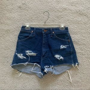 DISTRESSED CUT OFF WRANGLERS